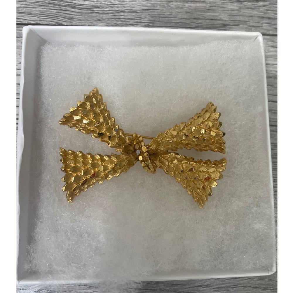 Vintage BSK Gold Tone Textured Bow Brooch Signed Costume Jewelry Pin 1960's